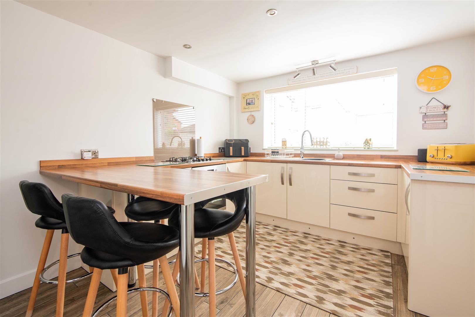 2 bed property in Long Close, Leyland